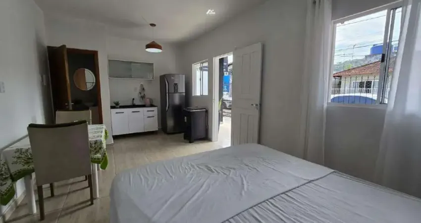 Casa residencial em balneário camboriú (centro) – 5 quartos, 2 salas, 220m² - próxima a terceira av.