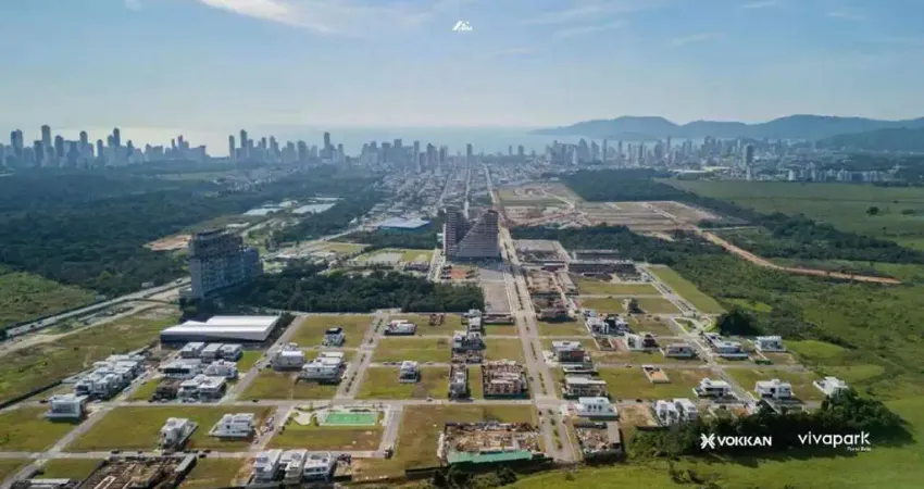 Terreno à venda na Avenida Governador Celso Ramos, Jardim Dourado, Porto Belo