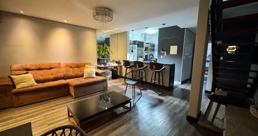 OPORTUNIDADE! VENDO EXCELENTE E COMPLETA CASA EM CONDOMINIO COM PISCINA