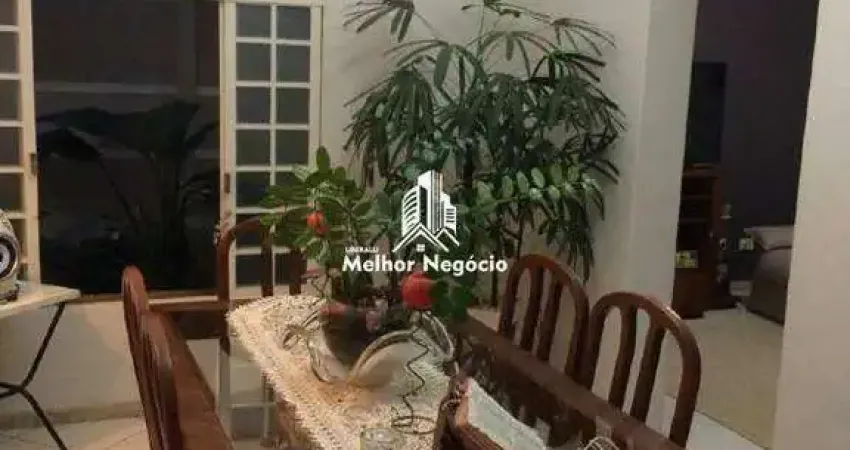 Casa assobradada de 246m2 de 3 dormitórios sendo um suíte no Residencial Vale das Nogueiras em Americana / SP