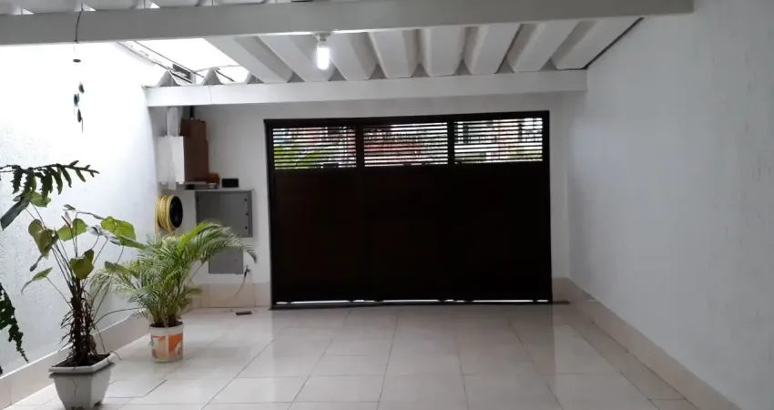 Sobrado 3 dormitórios 1 suíte + 2 banheiros 3 garagens reformado