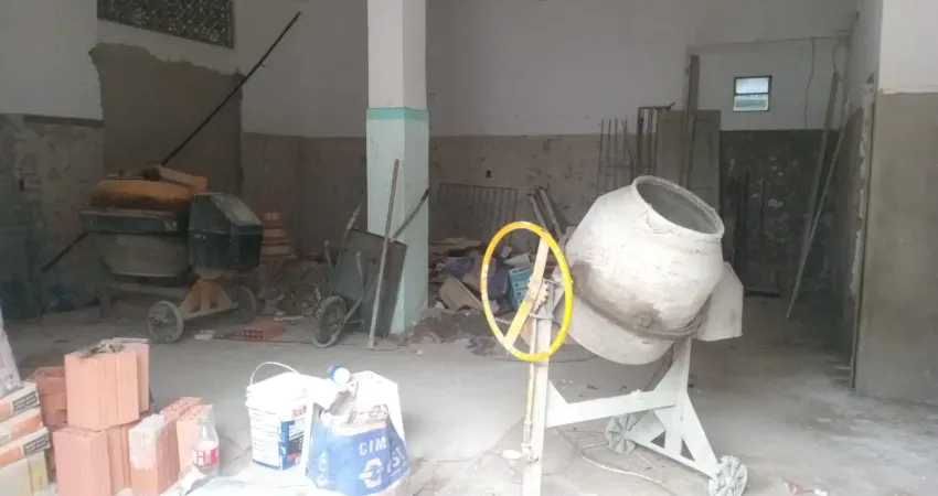 2 Lojas Comerciais juntas 110M² + escritório reservado + 2 banheiros + espaço recuádo atrás - Só 3000 mensal ENTREGUE REFORMADO CHEIRANDO A NOVO