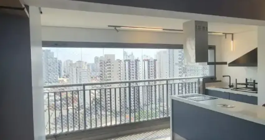 Apartamento amplo de 81m², 2 dormitórios sendo 1 suíte e 2 vagas com depósito