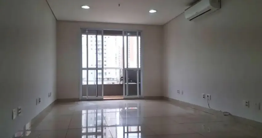 Sala comercial de 32m² com varanda, ar condicionado e vaga de garagem
