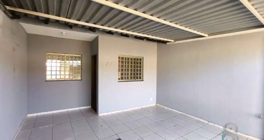 Casa para alugar ou à venda no Jardim Planalto - Com 3 dormitórios, sendo 1 suíte. 70 m² útil e 125 m² de terreno - R$1.500,00/mês - Londrina/PR