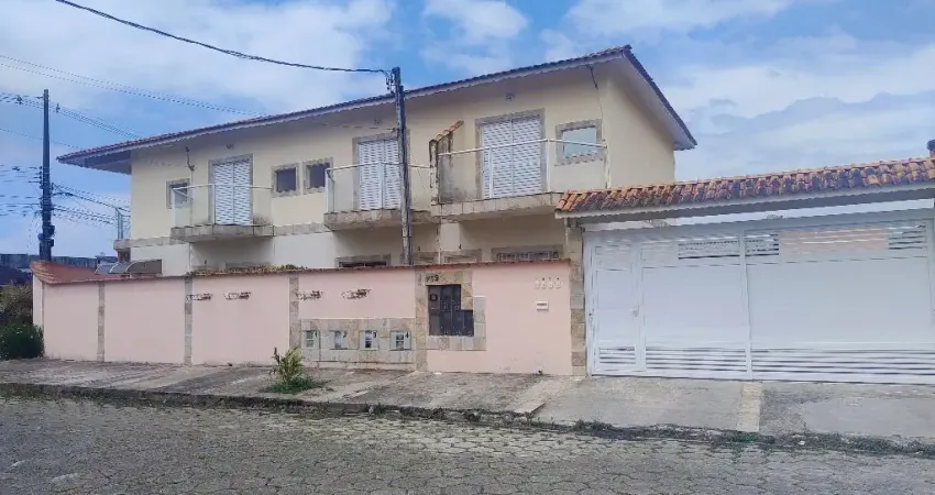 Lindo sobrado em condomínio fechado com piscina