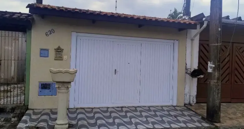 Casa térrea 2 dormitórios, 4 vagas, praia de Mongaguá