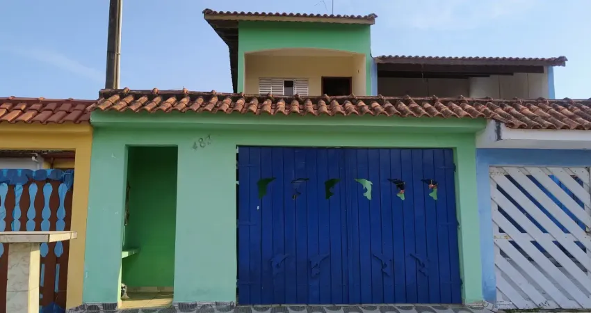 Casa 3 dormitorios, 2 vagas , amplo quintal, proximo a plataforma de pesca em mongagua