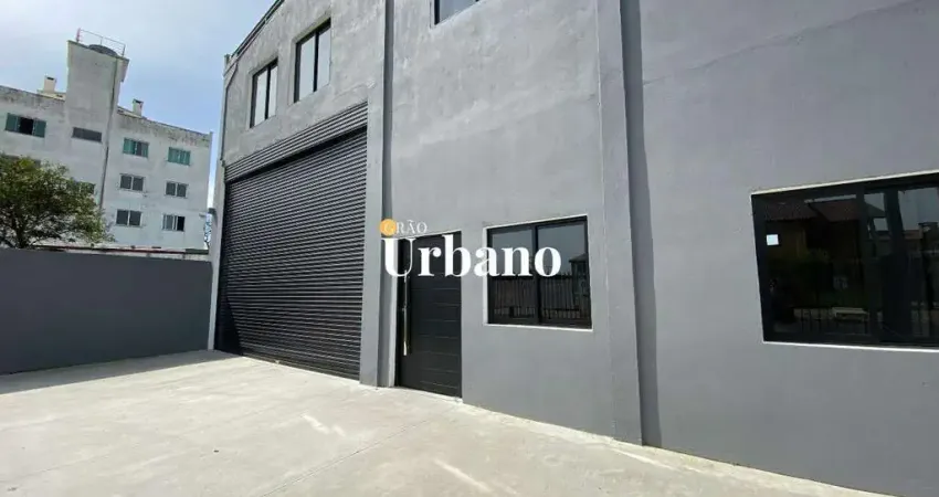 Pavilhão de 450m² com pé-direito alto no bairro mathias velho