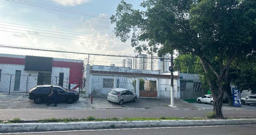 Casa na Av. Humberto Calderaro antiga Paraiba