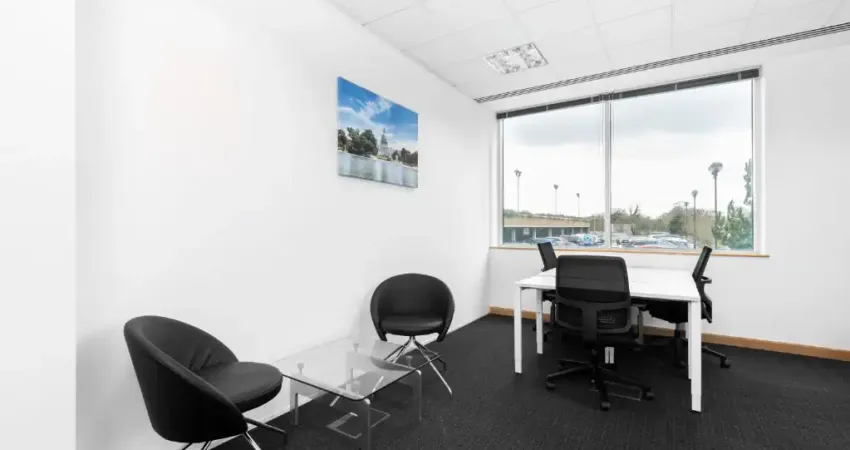 Encontre um espaço de escritório no sao paulo, regus e-tower - funchal para 3 pessoas pronto para uso