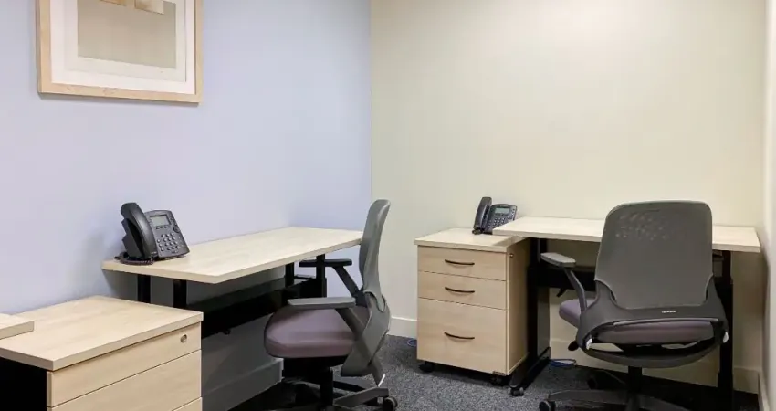Encontre um espaço de escritório no brasilia, ed varig - asa norte  para 3 pessoas pronto para uso