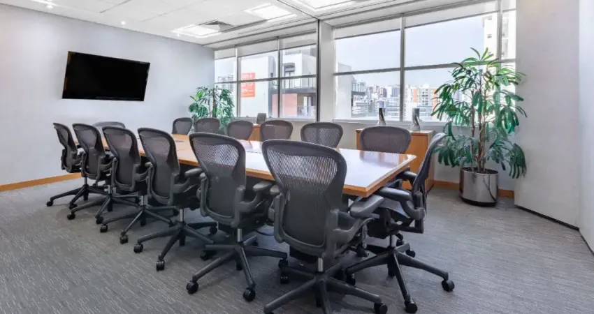 Espaço de escritório privativo para 4 pessoas no curitiba, batel - ed corporate evolution