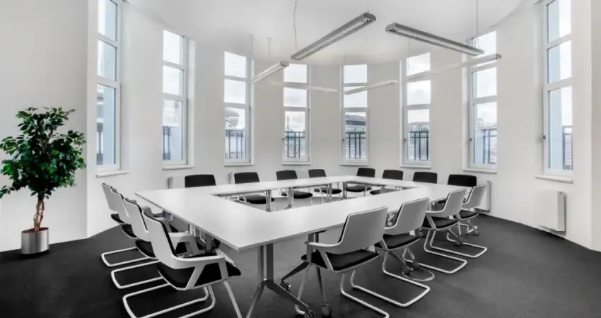 Escritório com amplo espaço para 10 pessoas no porto alegre, carlos gomes 222