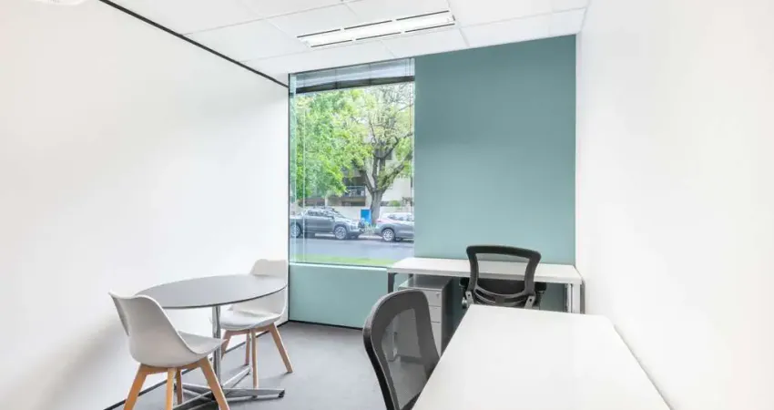 Escritório para alugar para 3 pessoas em regus bolsa de valores