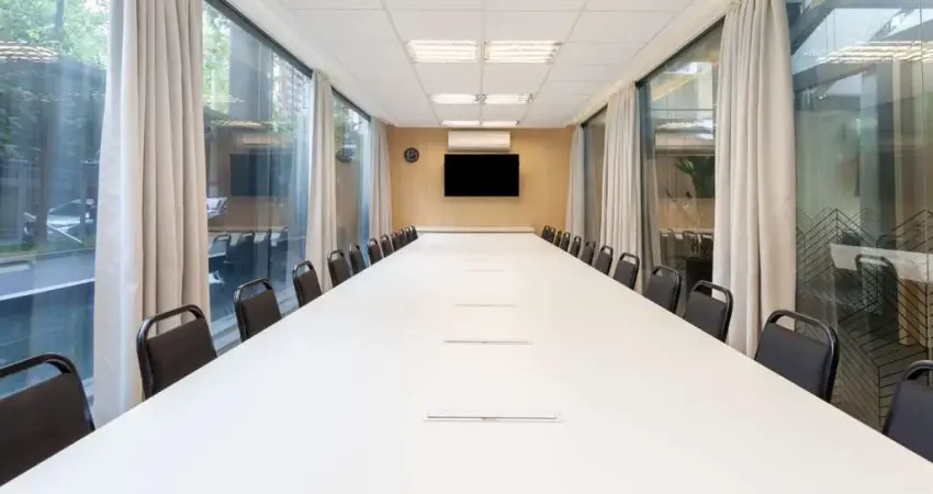 Espaço de escritório lindamente projetado para 10 pessoas em spaces spaces, berrini