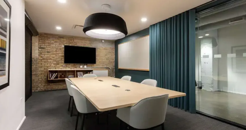 Espaço de escritório lindamente projetado para 10 pessoas em spaces sao paulo, pinheiros