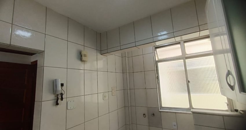 Ótimo apartamento padrão de 2 quartos nas Três Rios