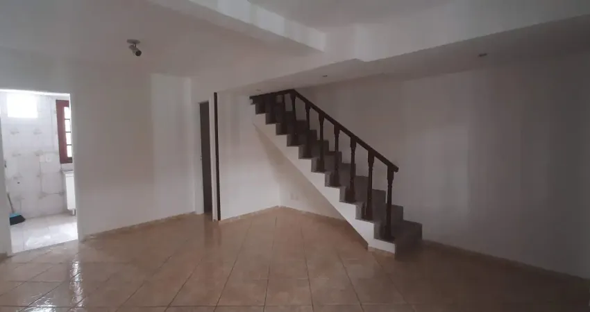 Alugo casa com 2 suítes na freguesia em condomínio fechado com ótima localização