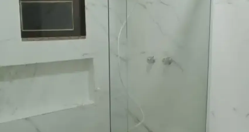 Alugo linda casa duplex com 2 suítes em condomínio fechado fechado