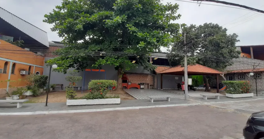 Alugo ótimo kitnet com suíte, direito a vaga e segurança de vila