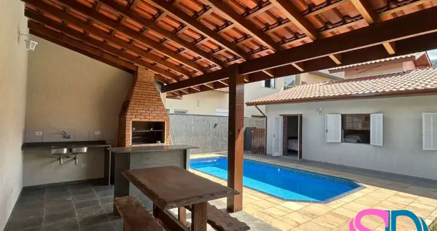 Casa com piscina, com 4 quartos e edícula, toda mobiliada, em loteamento fechado, para locação ubatuba
