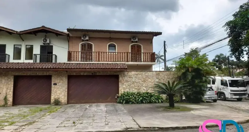 Linda casa, com edícula, tipo sobrados, no Perequê-Açú, em Ubatuba