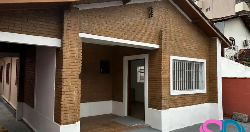 Casa com 2 dormitórios, para locação, no Centro de Ubatuba - SP