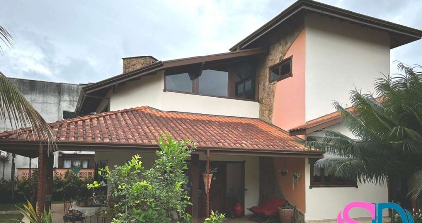 Linda casa térrea mobiliada, com 4 quartos, em loteamento fechado, para venda, Ubatuba - SP