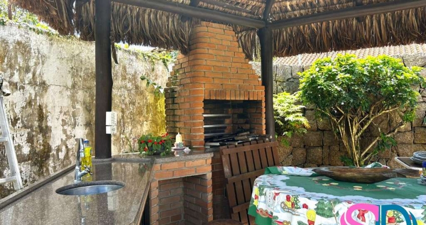 Casa com 5 dormitórios, para venda, no centro de Ubatuba - SP