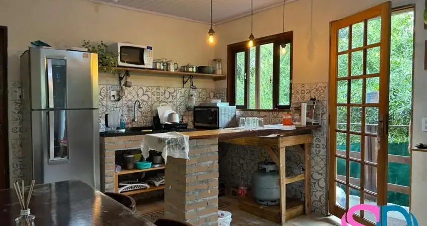 Imóvel com 3 moradias, para venda, no Perequê-Mirim, em Ubatuba - SP
