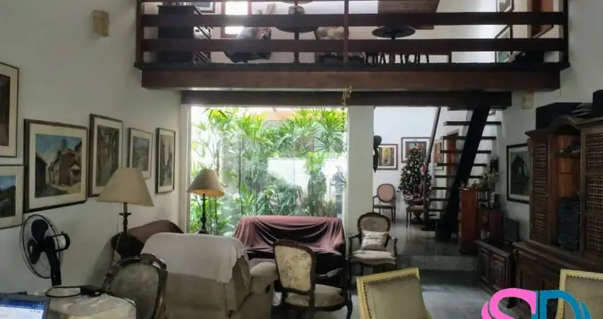 Casa com 04 dormitórios, à venda, no Bairro do Itaguá - Ubatuba SP.