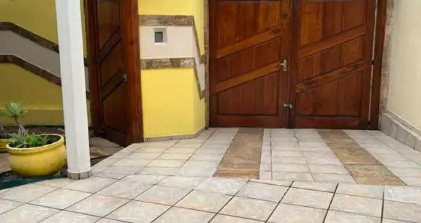 Belíssimo Sobrado à venda com 06 dormitórios no Centro de Ubatuba - SP