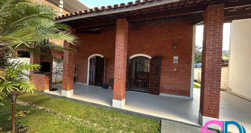 Casa com 3 dormitórios, para venda, no bairro Pereque Mirim, em Ubatuba - SP