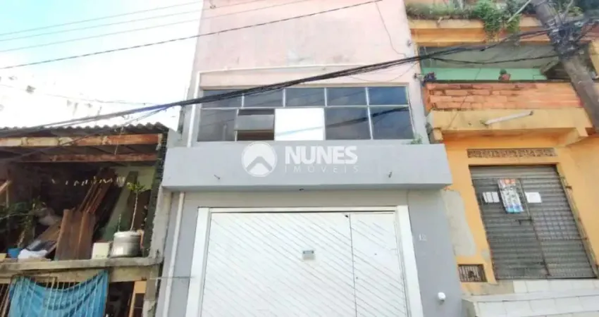 próximo a escolas, comércios em geral e ponto de ônibus.