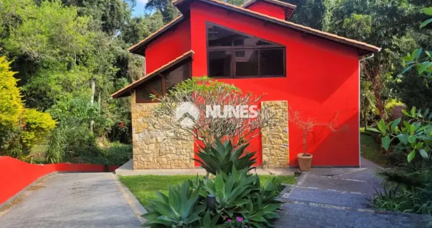 Linda casa em condomínio fechado em Barueri !