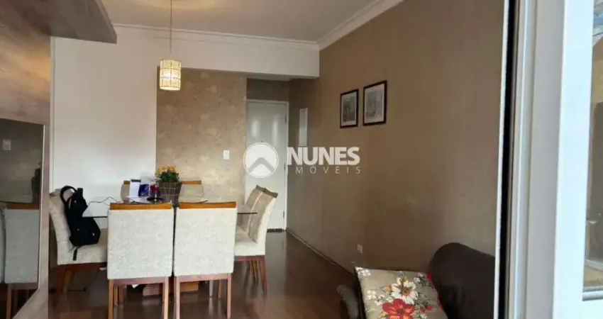 Apartamento de 72 m² com 3 dormitórios (1 suíte), 2 banheiros e 2 vagas de garagem.