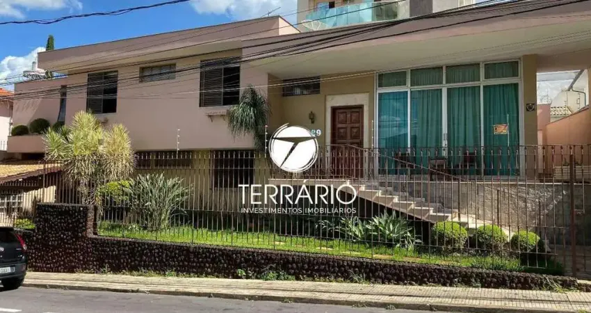 Casa à venda no Centro em Varginha com 2 quartos, 2 suítes, 3 banheiros, churrasqueira e 2 vagas