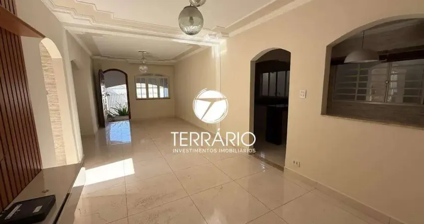 Casa à venda no rezende em varginha com 1 suíte e churrasqueira