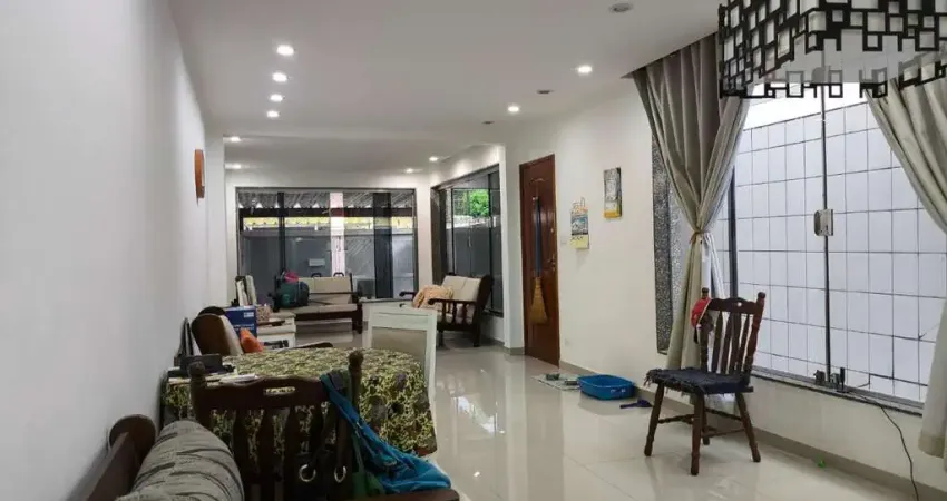 Casa com 3 quartos à venda na Rua Pero Vaz de Caminha, 52, Vila Valença, São Vicente