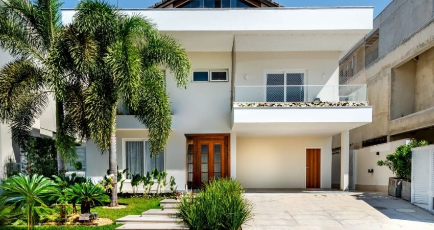 Casa Triplex para locação no Condomínio Alphaville, Barra da Tijuca.