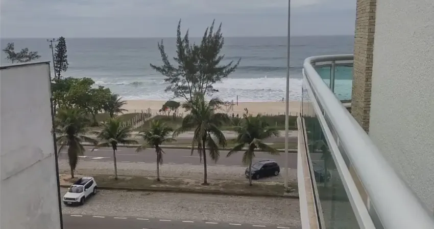 Apartamento à venda em frente a Praia do Recreio dos Bandeirantes.