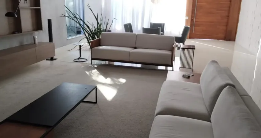 Casa mobiliada para locação no condomínio alphaville, barra da tijuca.