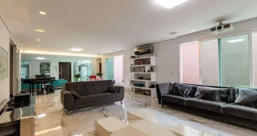 Casa para venda tem 496 metros quadrados com 4 quartos em Alto da Lapa - São Paulo - SP