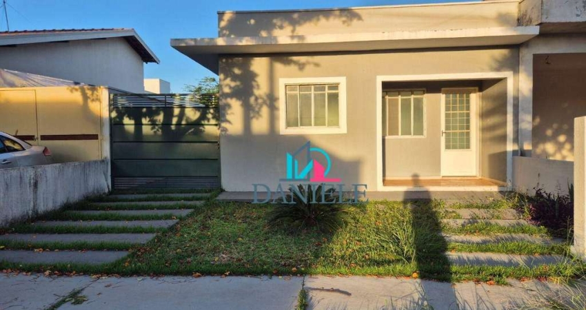 Casa térrea com 3 dormitórios localizada no condomínio Jardim Alvorada.