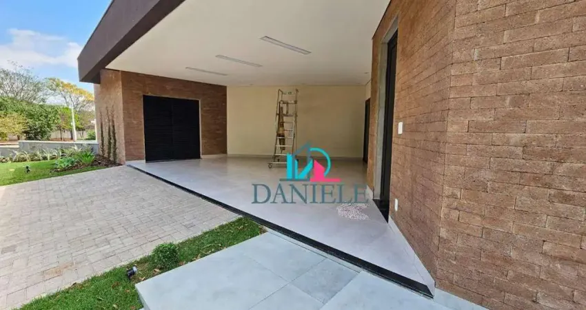 Casa térrea com 3 suítes localizada no condomínio quinta do saltao - salto grande.