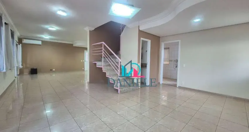 Sobrado duplo com 3 suítes localizado no condomínio Gran Village.