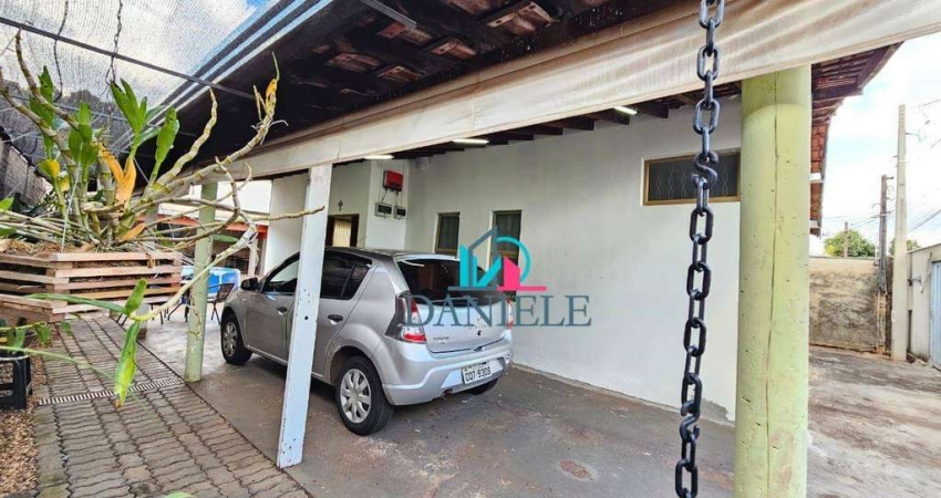 Casa térrea com 4 dormitórios localizada no Jardim do Bosque.