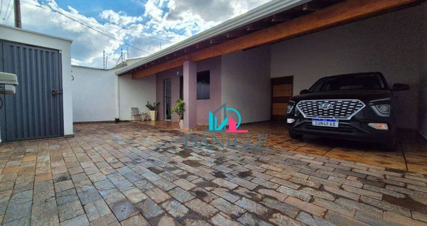 Casa térrea com 3 dormitórios localizada no Jardim da Flores.