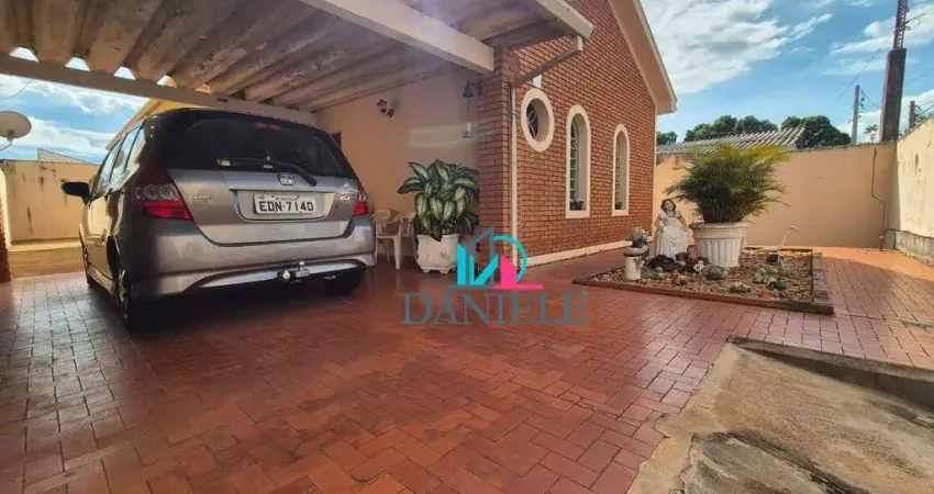 Casa térrea com 3 dormitórios localizada no parque laranjeiras.